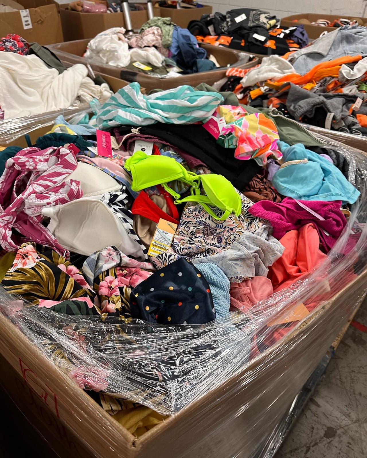 wholesale-female-clothing-liquidation-pallets.jpeg Wholesale Female Clothing Pallets - Image 1